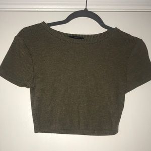 Green cropped tee